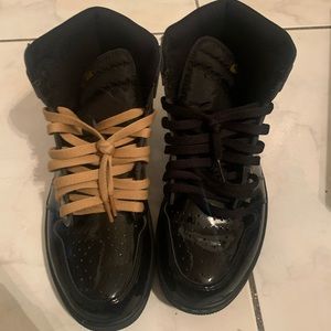 Jordan 1 Black metallic Gold